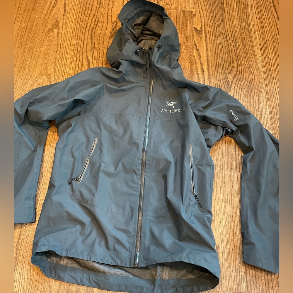 Arc’Teryx Raincoat perfect condition